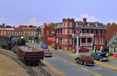 Switching scrap metal, stopping for coal, heading into a tunnel, and more Trackside Photos