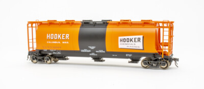 Atlas O American Car & Foundry three- and six-bay cylindrical covered hoppers