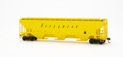 Honeymead Products Pullman-Standard 4750-cubic-foot capacity three-bay covered hopper