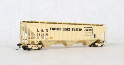 Pullman-Standard PS-2CD 4,750-cubic-foot capacity covered hopper from Tangent Scale Models