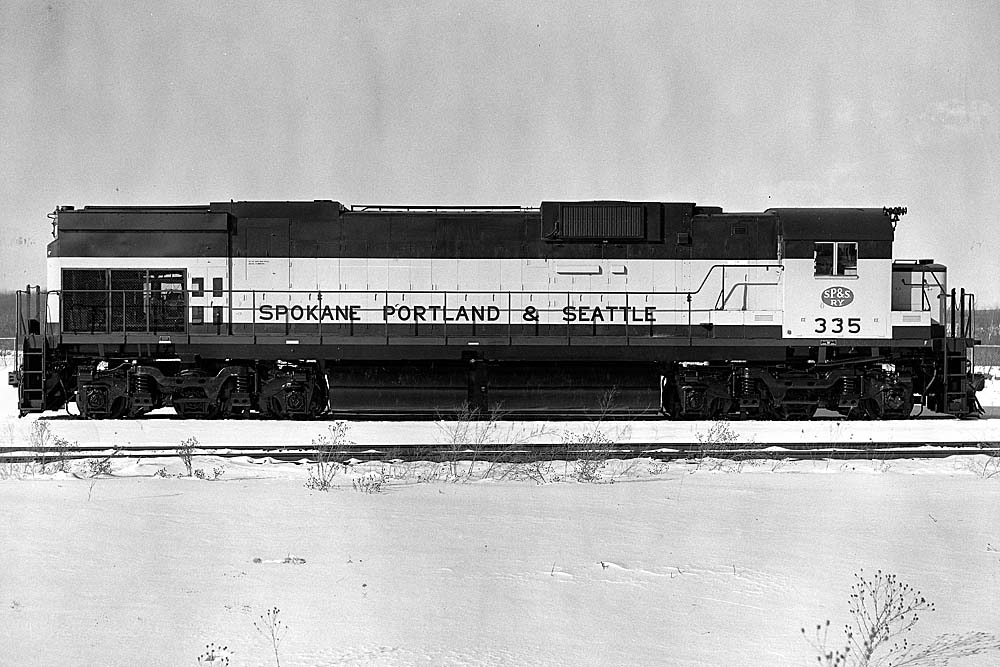 Six-axle diesel locomotive in profile