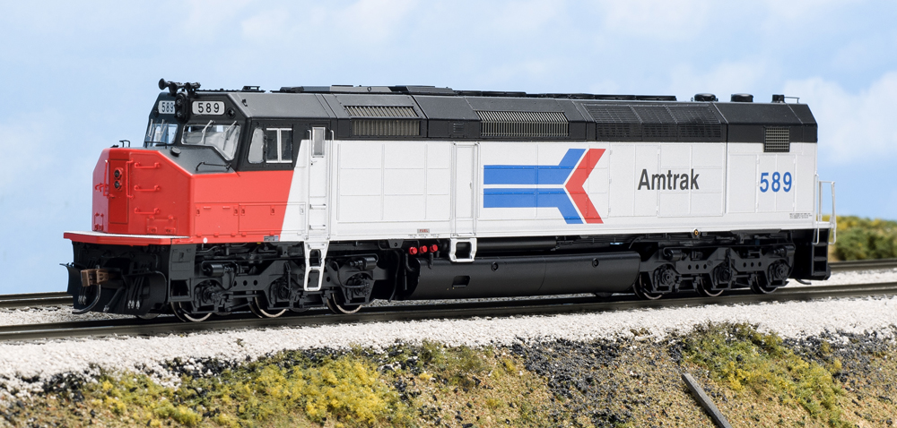 Photo of HO scale six-axle cowl body passenger unit on scenic base