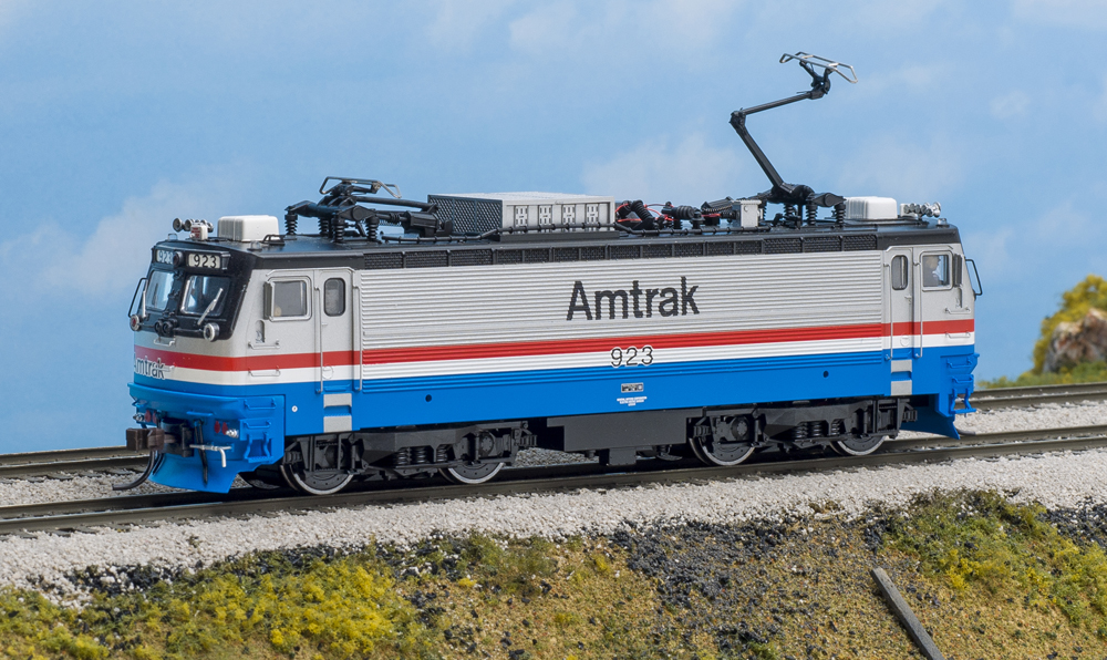 Photo of HO scale electric locomotive with rear pantograph raised