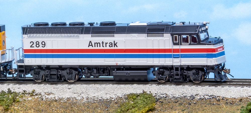 Photo of HO scale passenger locomotive on scenicked base