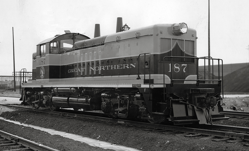 Black-and-white builder’s photo of road locomotive