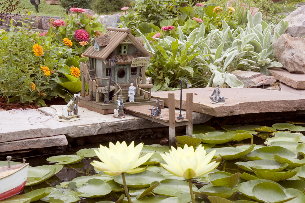 model fishing shack on garden railway