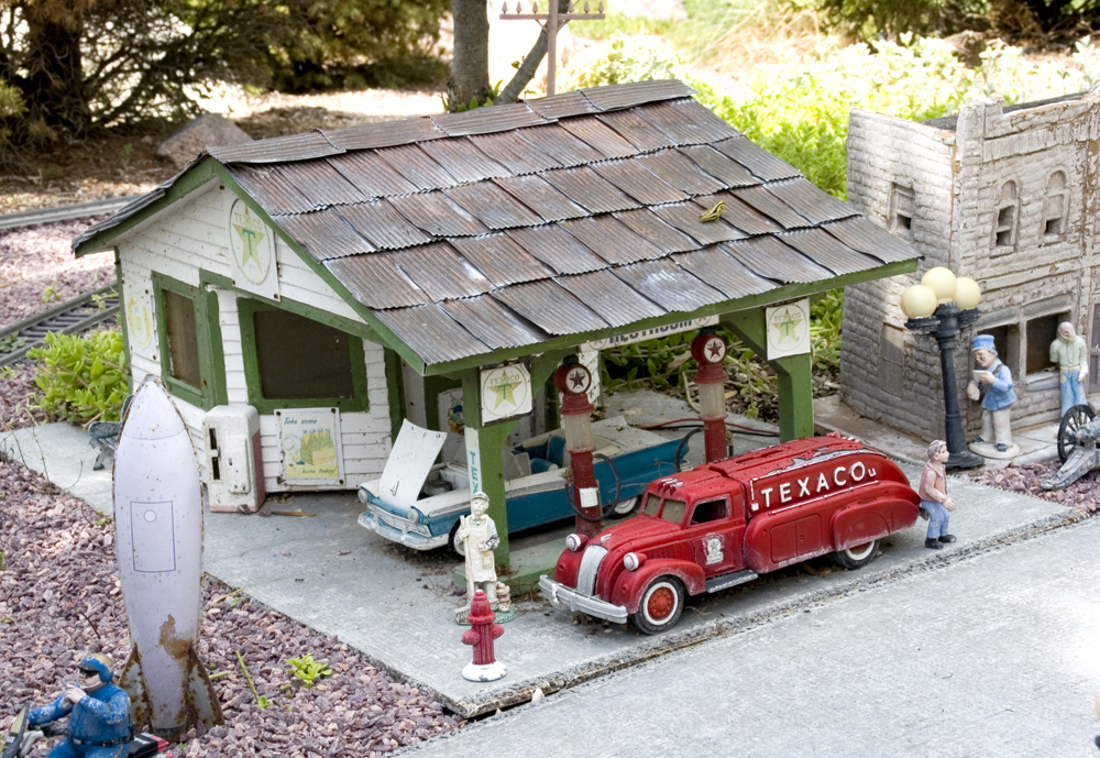 model Texaco gas station on garden railway