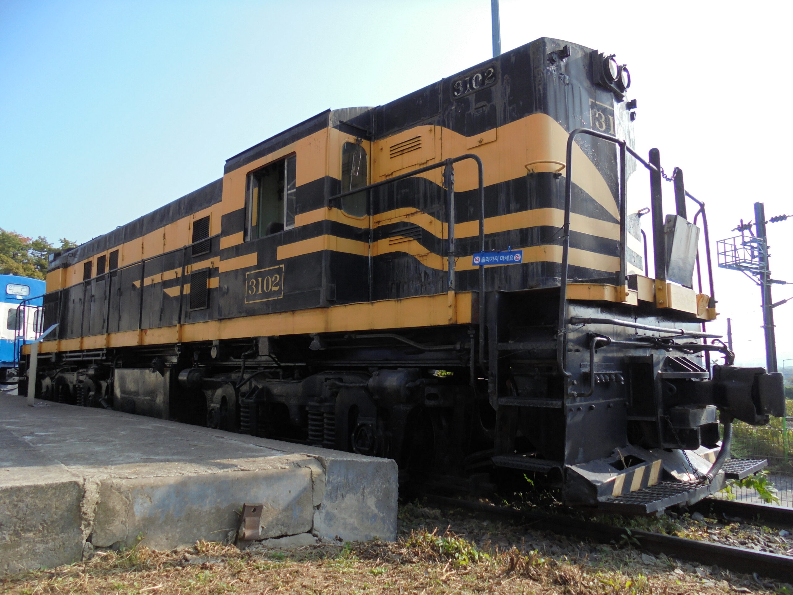 blue and yellow locomotive relic