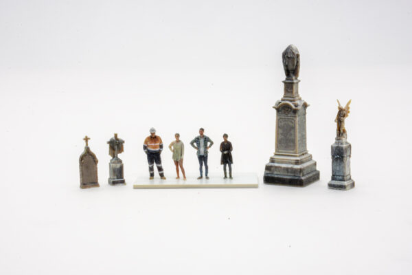 Assorted figures and details in HO scale from West Edge 3D