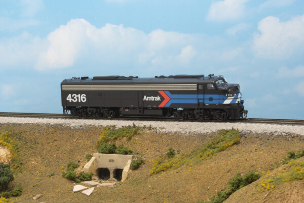 Rapido Electro-Motive Division E8 Amtrak No. 4316