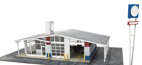 Drive-in oil change in HO scale from Walthers