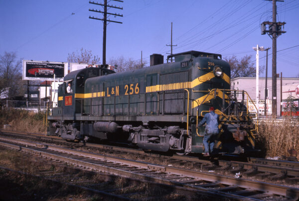 Colorful Louisville & Nashville diesel locomotives of the 1960s
