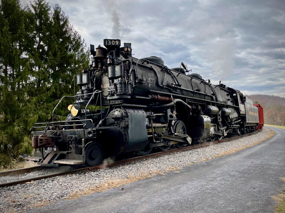 Western Maryland steam locomotive 1309 rounds a curve in the track