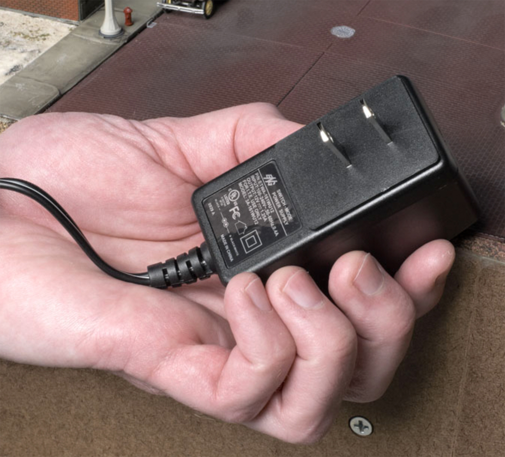 11 easy urban lighting tips for your model railroad layout: An image of a power unit