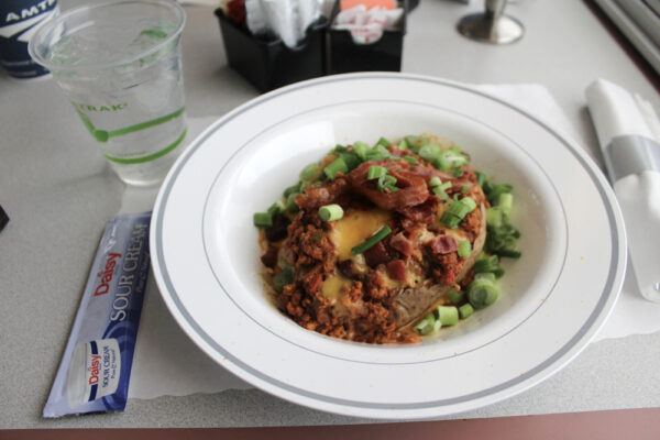 Amtrak coach passengers now can buy meals on western ‘traditional dining’ trains