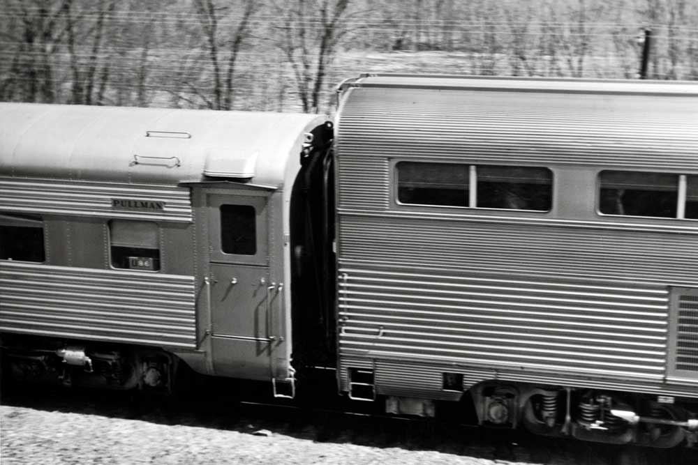 Two rail passenger of different heights on Santa Fe El Capitan train