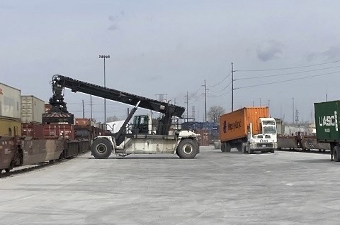 Container stacking device at intermodal terminal
