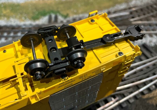 Atlas O multi max auto carrier truck and coupler