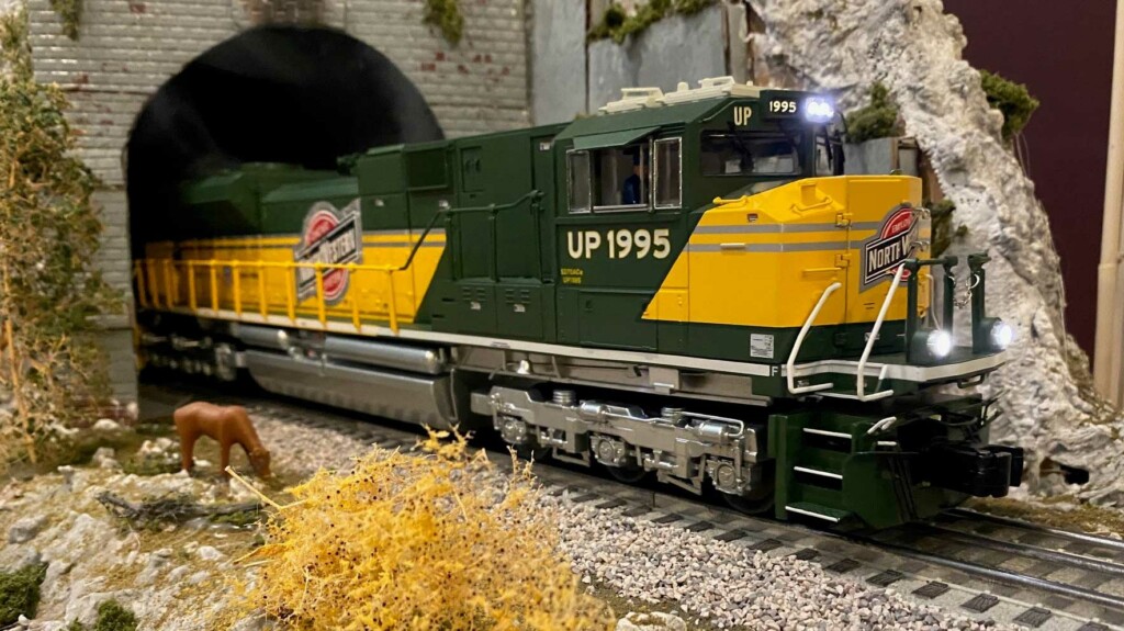 Lionel SD70ACe in Chicago North Western heritage paint scheme