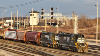 The last grimy few: Norfolk Southern high hoods