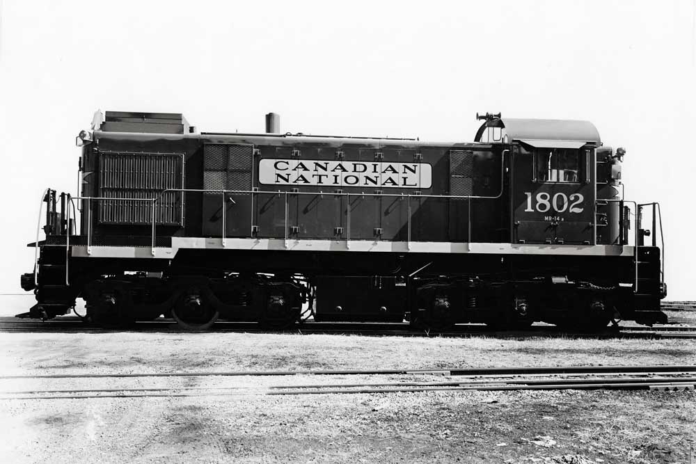 RSC24 diesel locomotive with side walkways in black-and-white