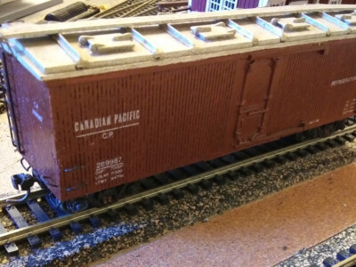 The mystery of the overhead bunker reefer car