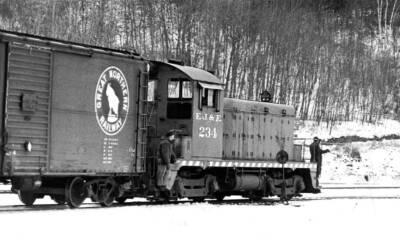 What cars were on the Duluth & Northeastern freight roster?