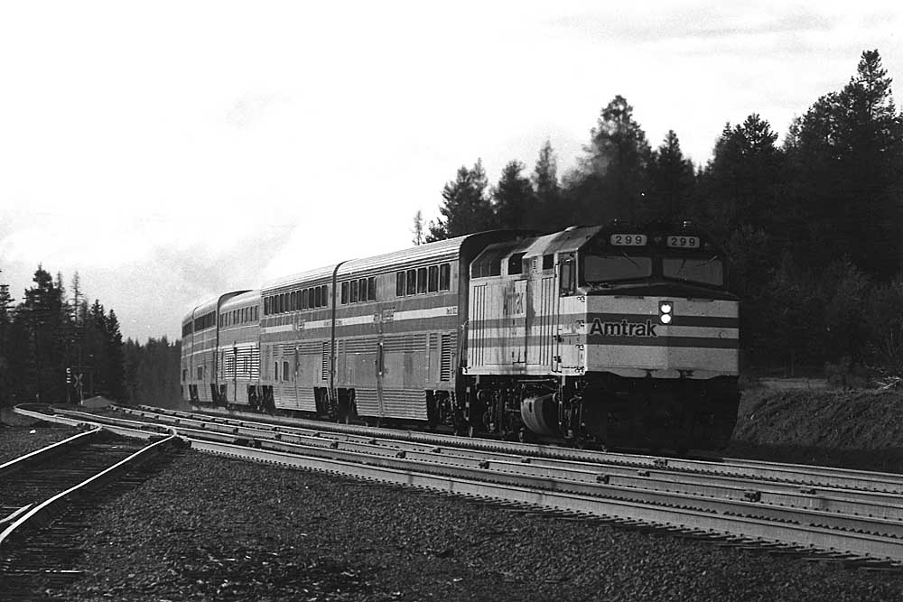overnight Amtrak trains with one locomotive and bilevel cars