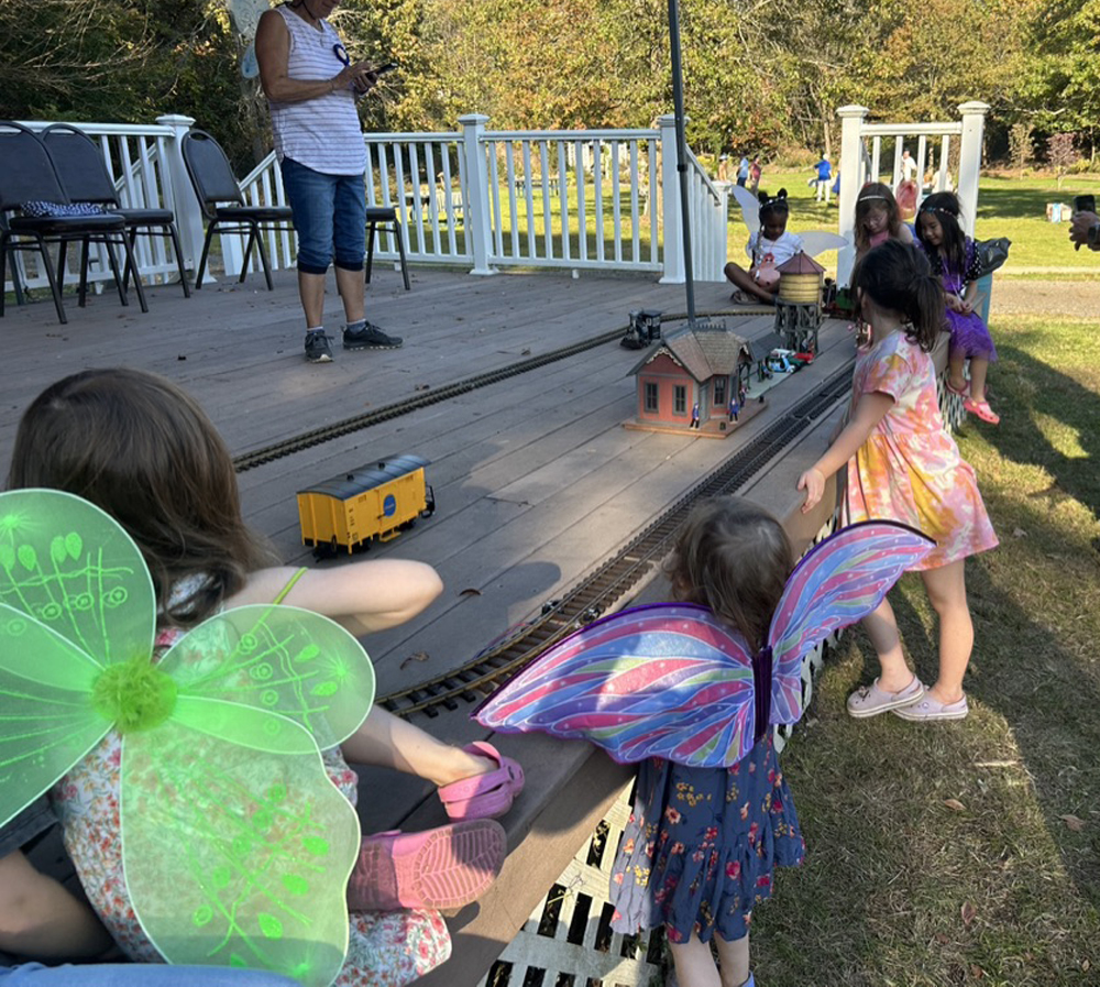 kids watching a train
