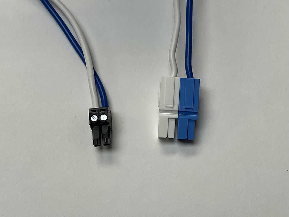 White and blue wire with white and blue rectangular sockets attached to one end and a black socket attached to the other.