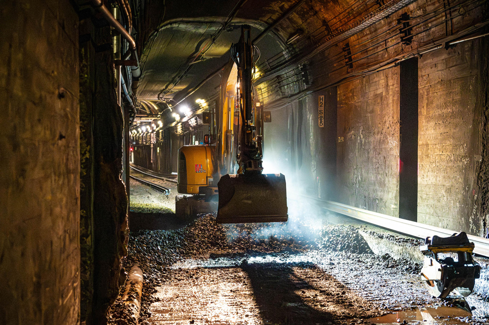 Maintenance equipment works in transit tunnel