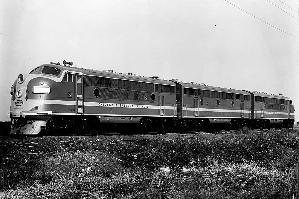 Streamlined three-unit diesel Chicago & Eastern Illinois locomotives