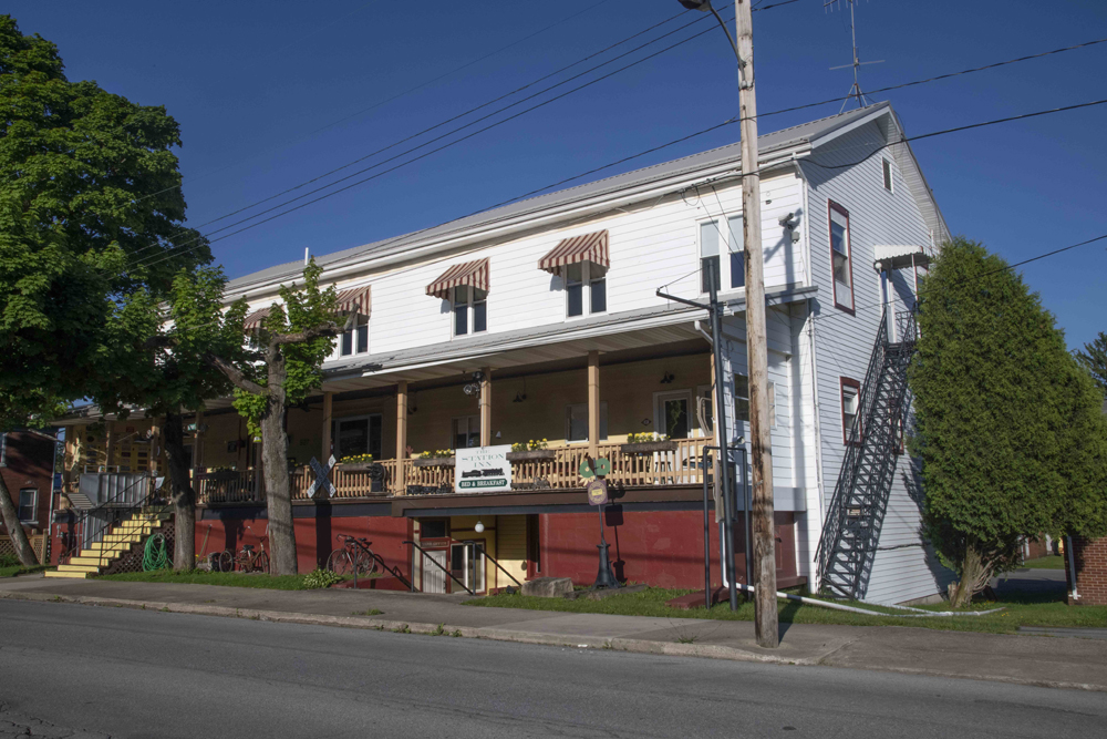 Bed-and-breakfast structure near railroad tracks