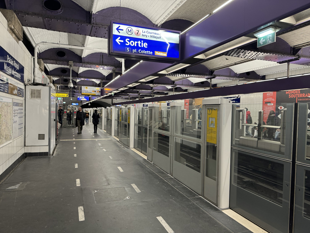 Edge doors at subway station