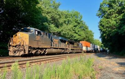 CSX reports flat earnings amid freight doldrums