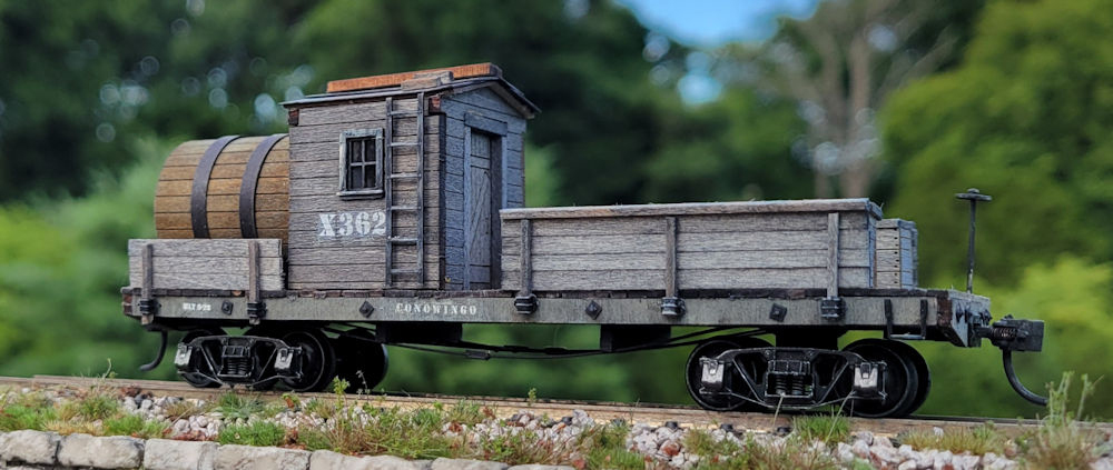 A model freight car with a large water tank and a cabin