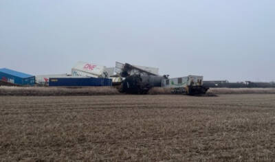 Nineteen cars of CN train derail in Alberta