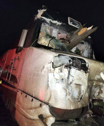 Engineer injured, equipment sustains significant damage after Cascades train hits tree