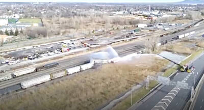 CN derailment near Montreal leads to chemical spill, shelter-in-place order
