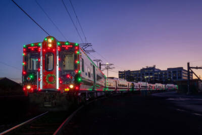 Season arrives for commuter, transit holiday trains