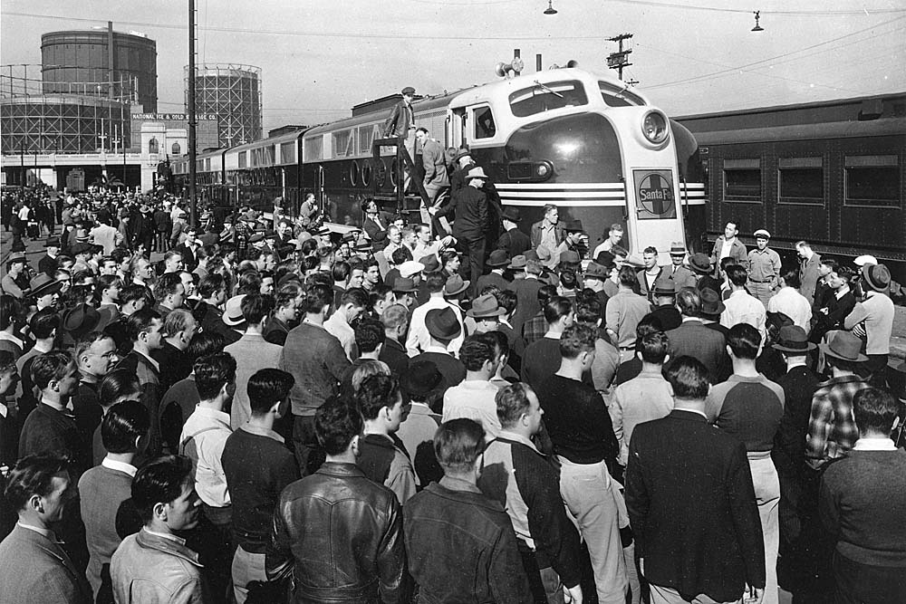 Crowds around streamlined diesel locomotive
