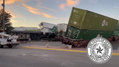 Two crew members killed as UP train hits truck and derails in Texas (updated)