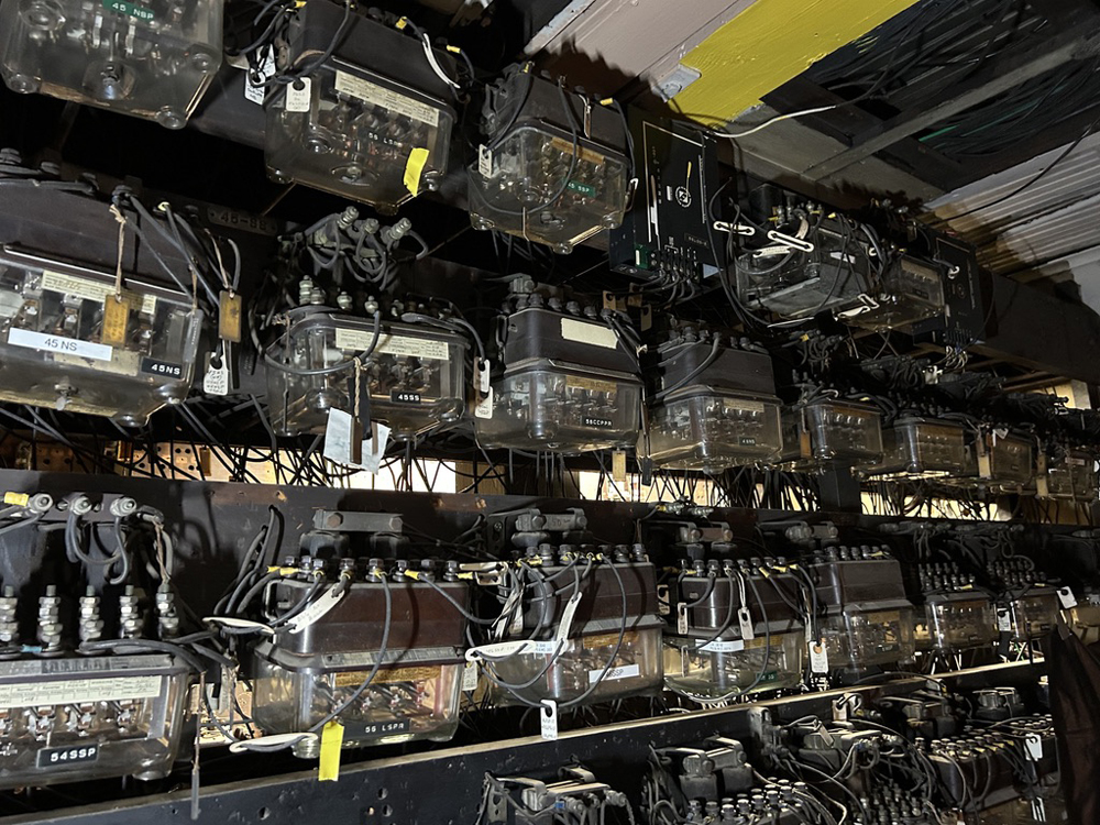 Complex electrical wiring