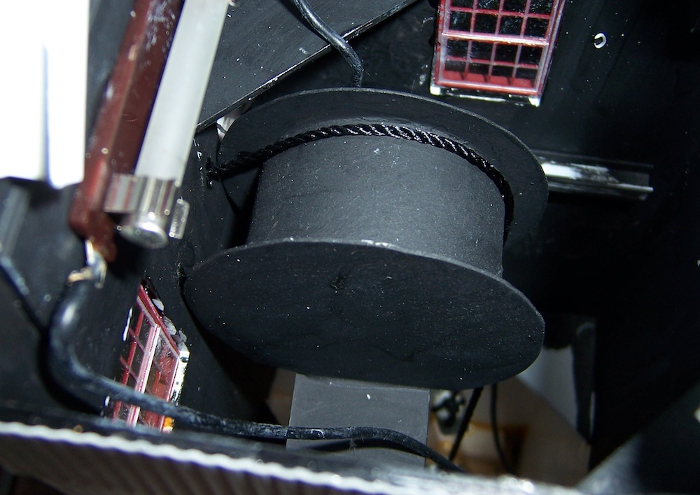 closeup of model sheave with black cable