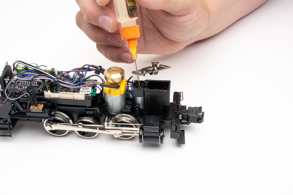 Lubricating fan motor shaft