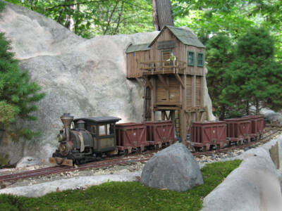 Model Railroader Photo of the Day: switching ore cars at the King Solomon Mine