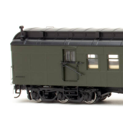 WalthersProto HO heavyweight RPO-baggage car