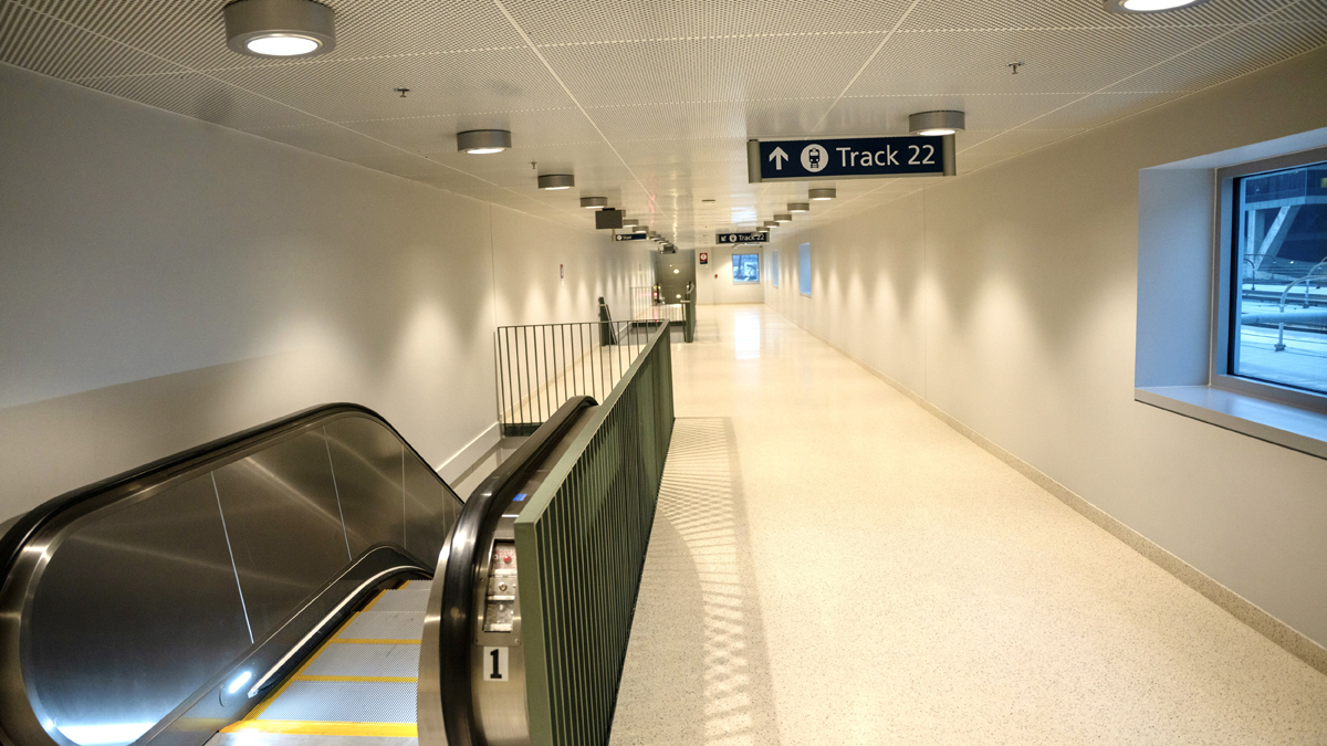 Hallway with escaltor