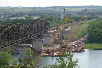 BNSF passes halfway mark with new Missouri River bridge in North Dakota