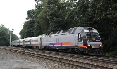 NJ Transit orders 200 new railcars, 12 dual-power locomotives